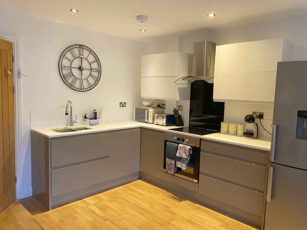 Bevendean Beach Hut - Modern 5 Bedroom House, With Parking Μπράιτον Εξωτερικό φωτογραφία